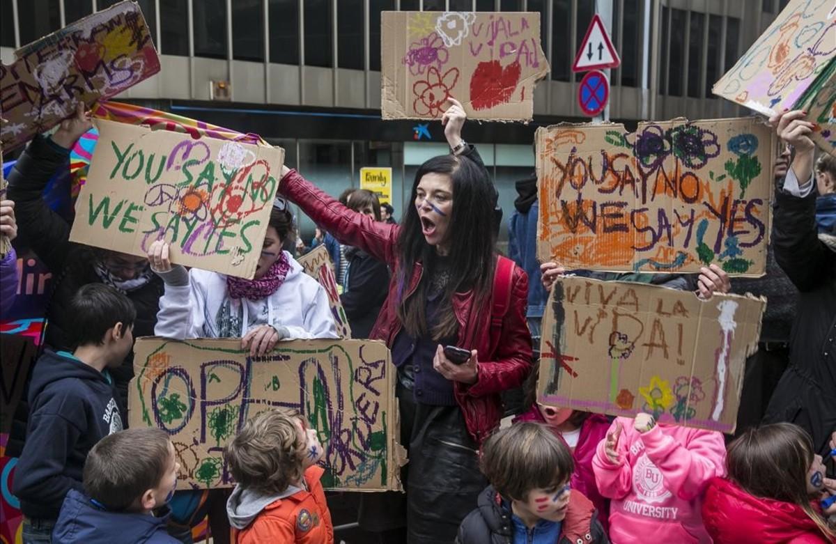 Manifestacion Volem acollir, ’Casa meva, Casa vostra’, en Barcelona por los refugiados.