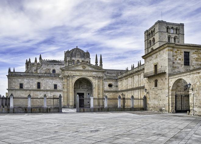 Impresionante catedral de San Salvador, en Zamora.