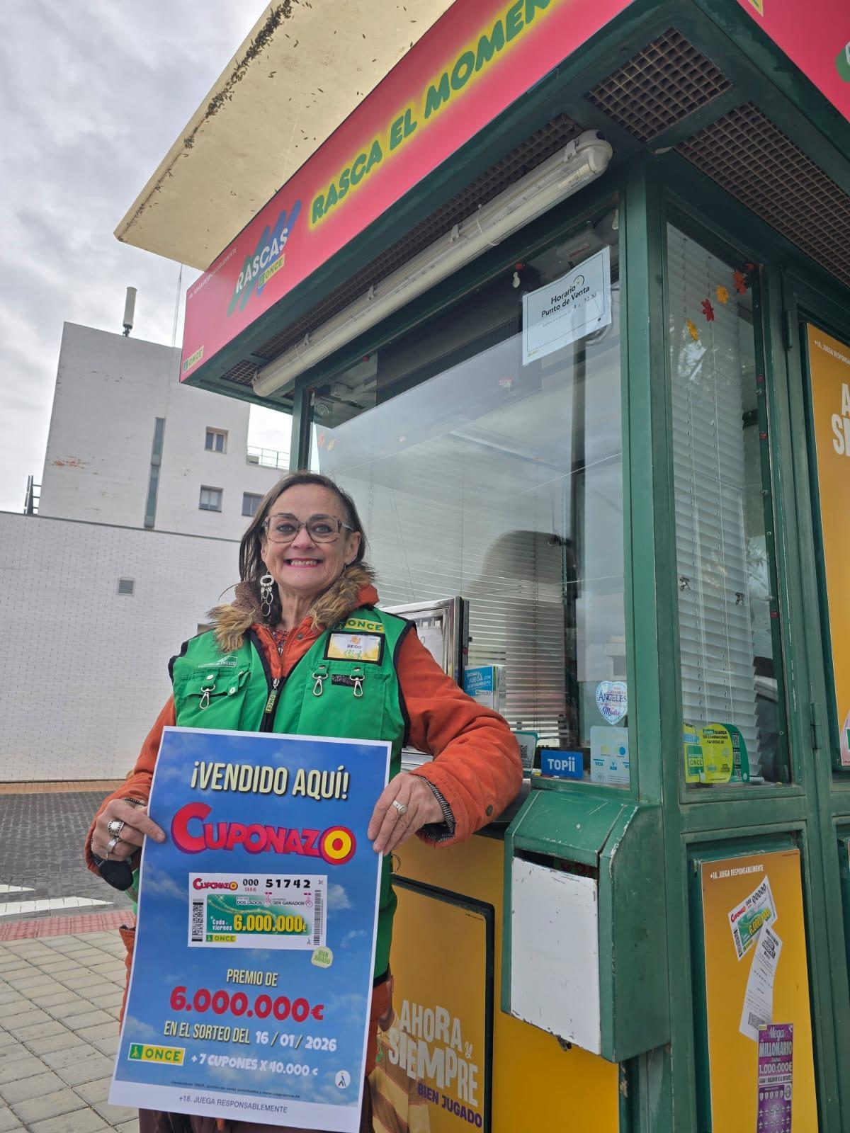 Begoña Muñoz Escudero, la vendedora del premio en Yecla