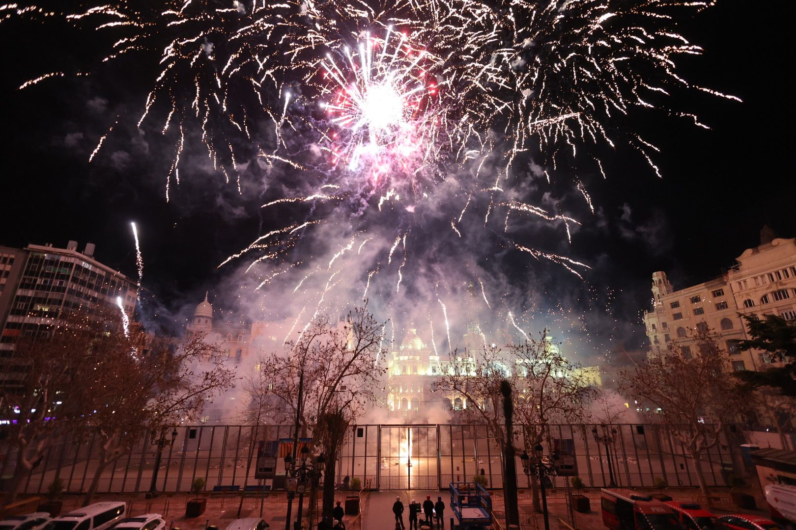 Las Fallas 2024 estrenan su primer castillo de medianoche