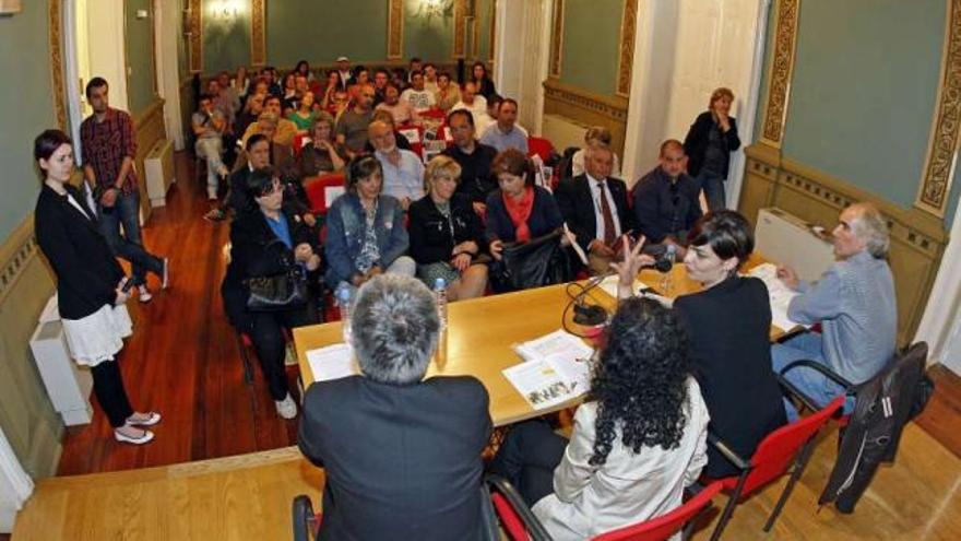 Foro hipotecario celebrado ayer en la Casa da Cultura.  // Faro