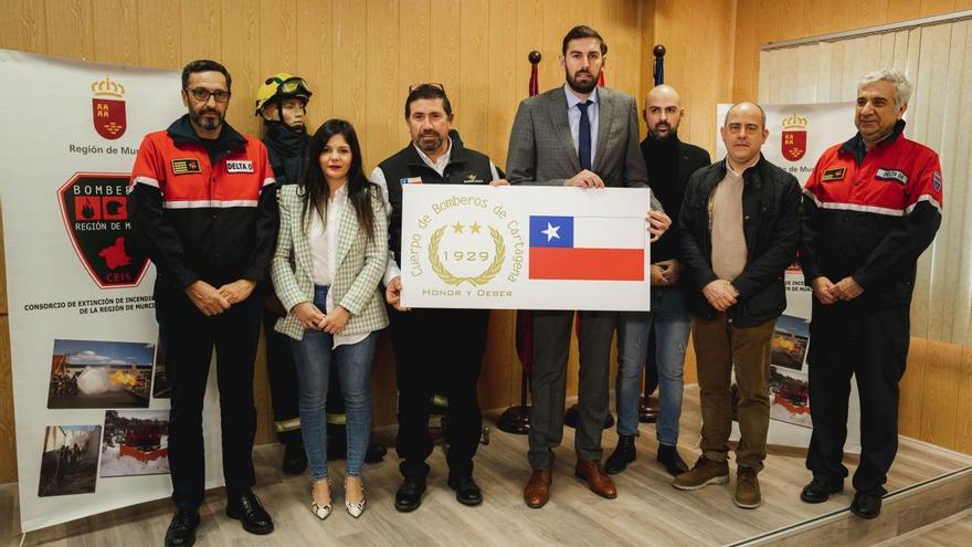 Antelo resalta la solidaridad del Gobierno regional con el cuerpo de bomberos de Chile