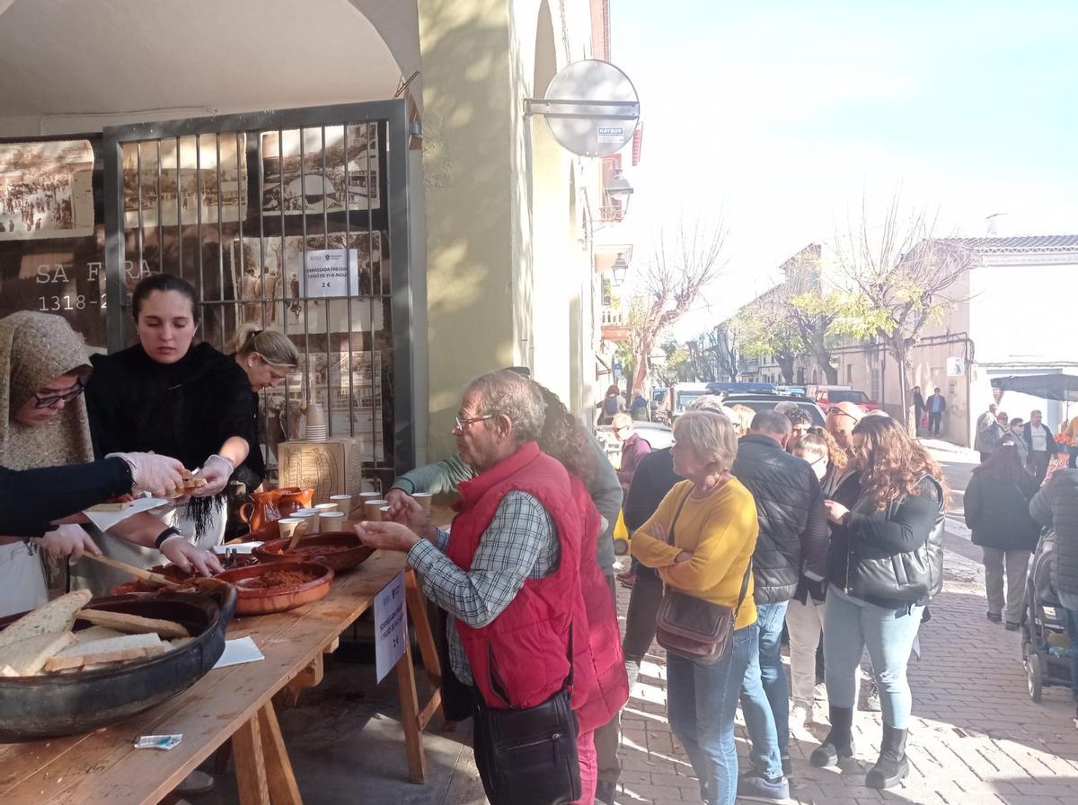La Fira que mejor encarna la mallorquinidad, la de las 'Matances' de Sineu, en imágenes La Fira que mejor encarna la mallorquinidad, la de las 'Matances' de Sineu, en imágenes