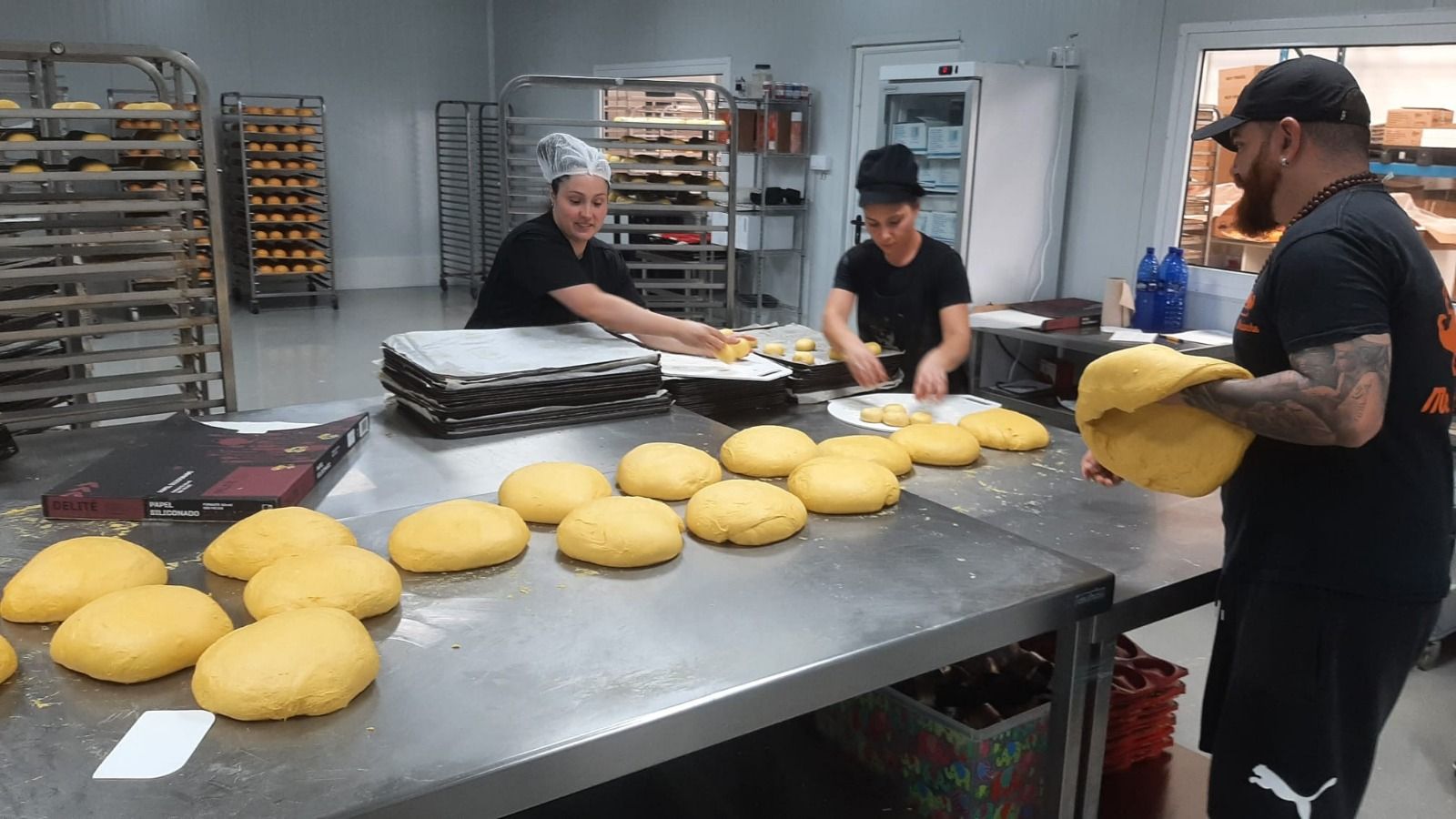 Galería: Así es el obrador donde se elabora el mejor pan de hamburguesas de Castellón