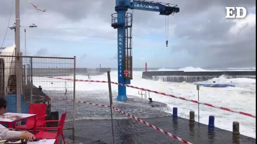 Canarias espera este martes olas de más de cuatro metros
