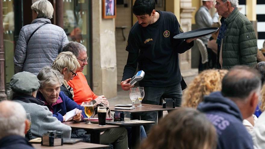 Los hosteleros de Málaga miran esperanzados a la Semana Santa tras las lluvias del año pasado