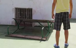 La piscina sufre graves destrozos en un acto vandálico