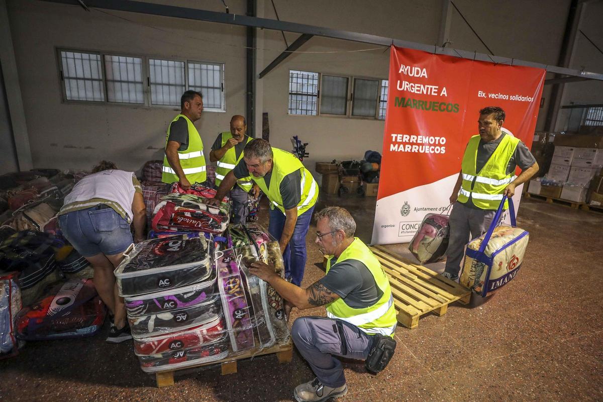 Elche envía hoy a Marruecos tres tráilers con 70 toneladas de ayuda humanitaria