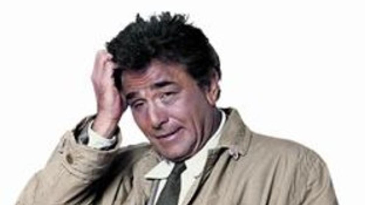 LEYENDA CATÓDICA 3 Peter Falk, encarnando al legendario teniente Colombo, ataviado con su inseparable gabardina.