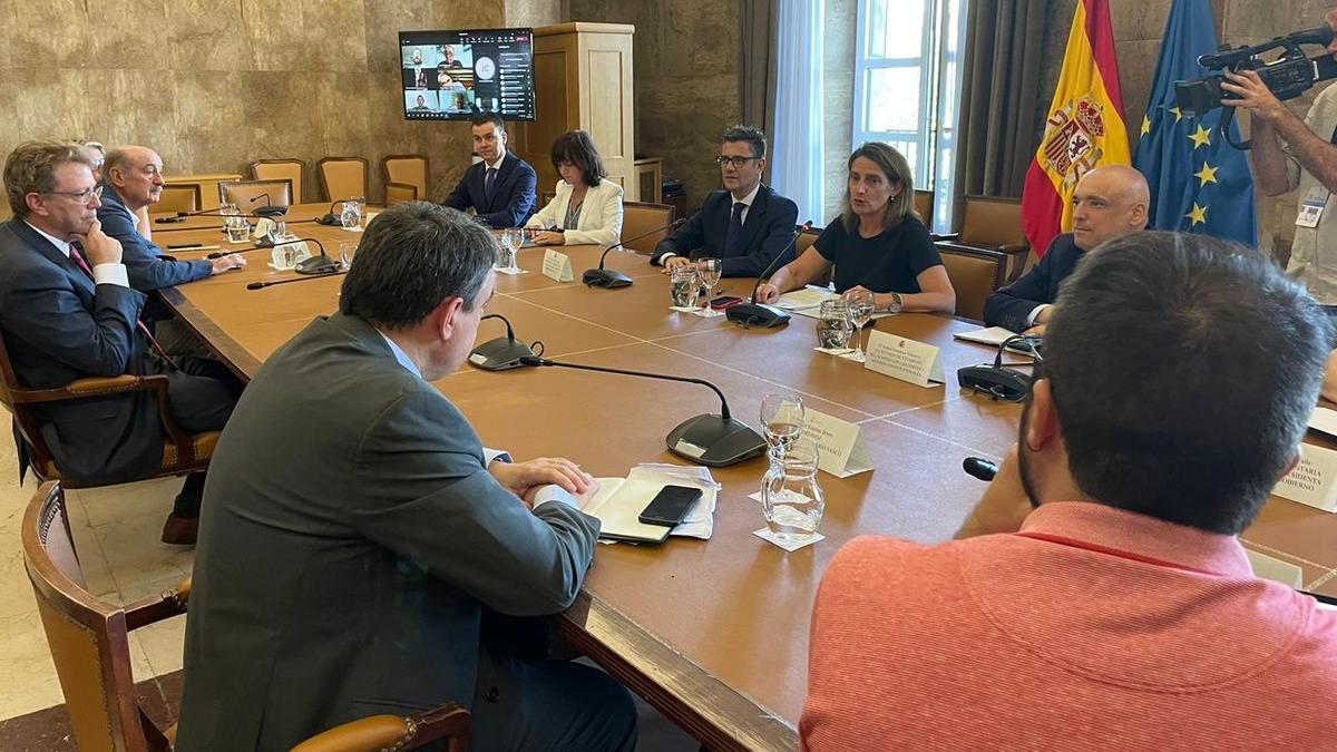 Representantes de todos los partidos políticos han acudido a las reuniones.