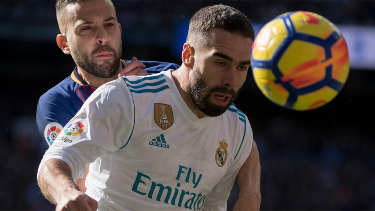 Dani Carvajal junto con Jordi Alba en el último clásico Real Madrid-Barça de la Liga 2017/18