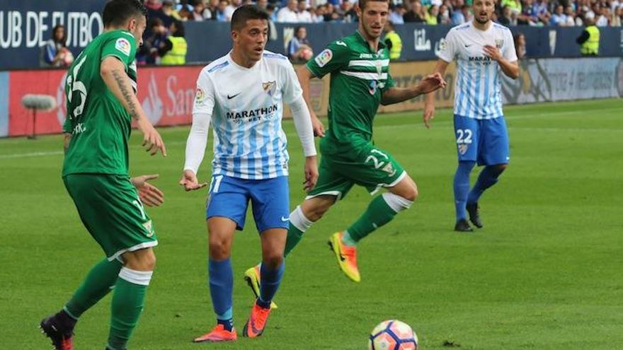 Pablo Fornals pasa el balón el pasado domingo.