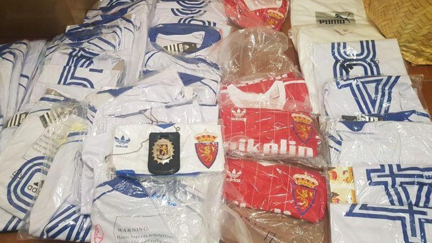 La Policía Local de Zaragoza requisa 105 camisetas falsas del Real Zaragoza