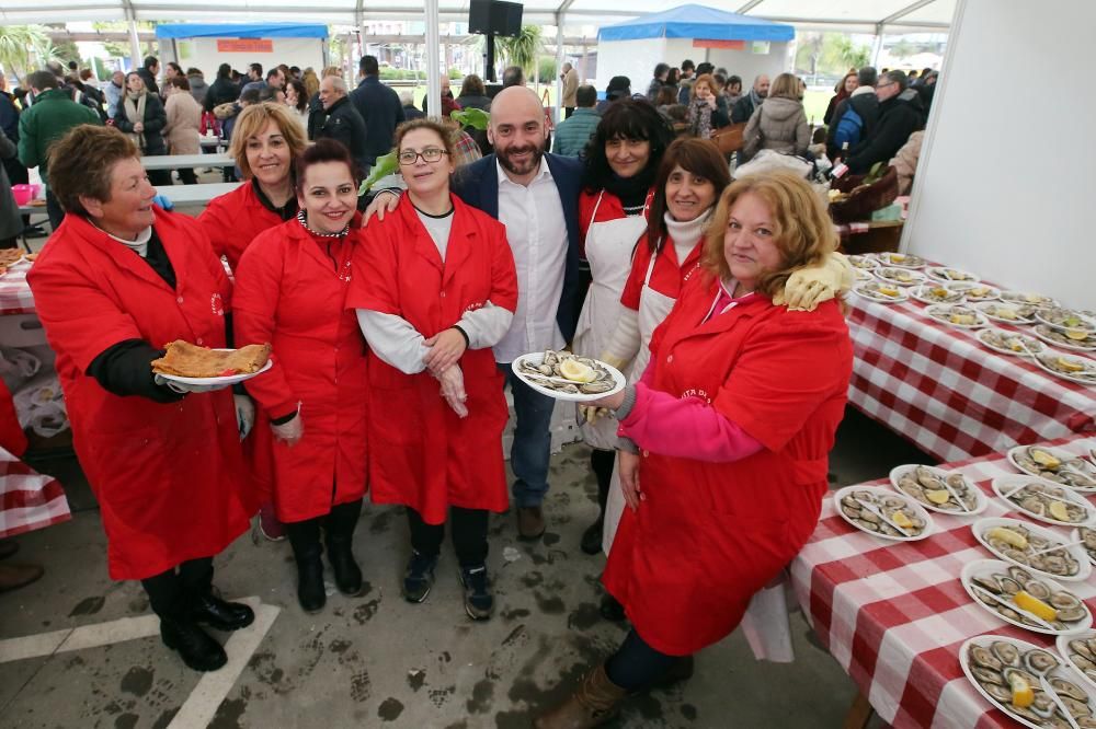 La XXX Festa da Ostra de Arcade ofreció el molusco en tres variedades y con dosis de humor