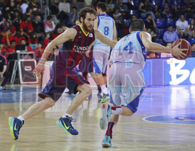 FC Barcelona, 76 - Estudiantes, 62