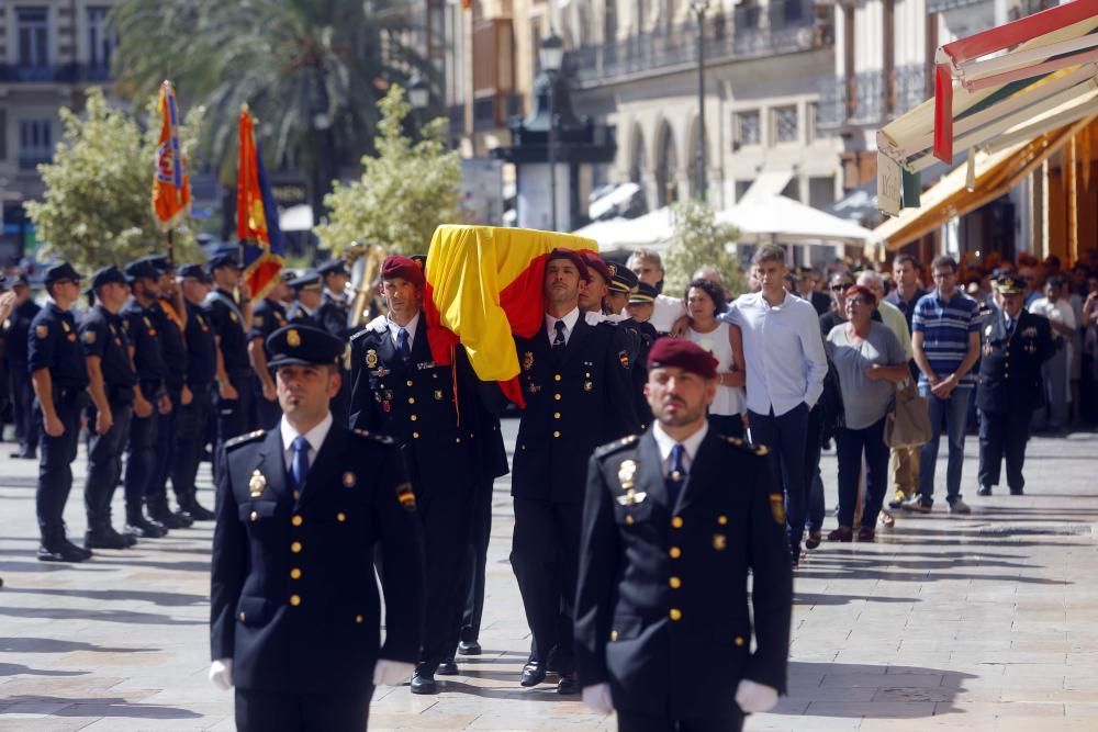 Funeral en la Catedral por el policía asesinado en València