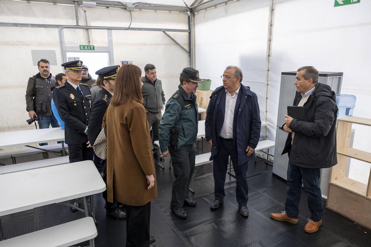 Así son los módulos de acogida temporal para migrantes instalados en el puerto de Palma.