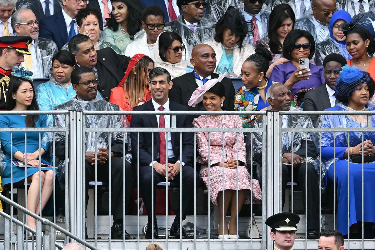 Britains Prime Minister Rishi Sunak and his wife Akshata Murty attend the Kings Birthday Parade Trooping the Colour on Horse Guards Parade in London on June 15, 2024. The ceremony of Trooping the Colour is believed to have first been performed during the reign of King Charles II. Since 1748, the Trooping of the Colour has marked the official birthday of the British Sovereign. Over 1500 parading soldiers and almost 300 horses take part in the event. (Photo by JUSTIN TALLIS / AFP)