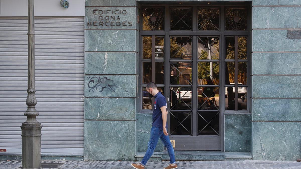 Edificio Doña Mercedes, en la avenida República Argentina, donde ha tenido lugar el suceso.