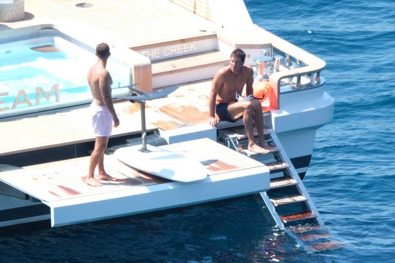 Tom Brady a bordo de un yate en Ibiza