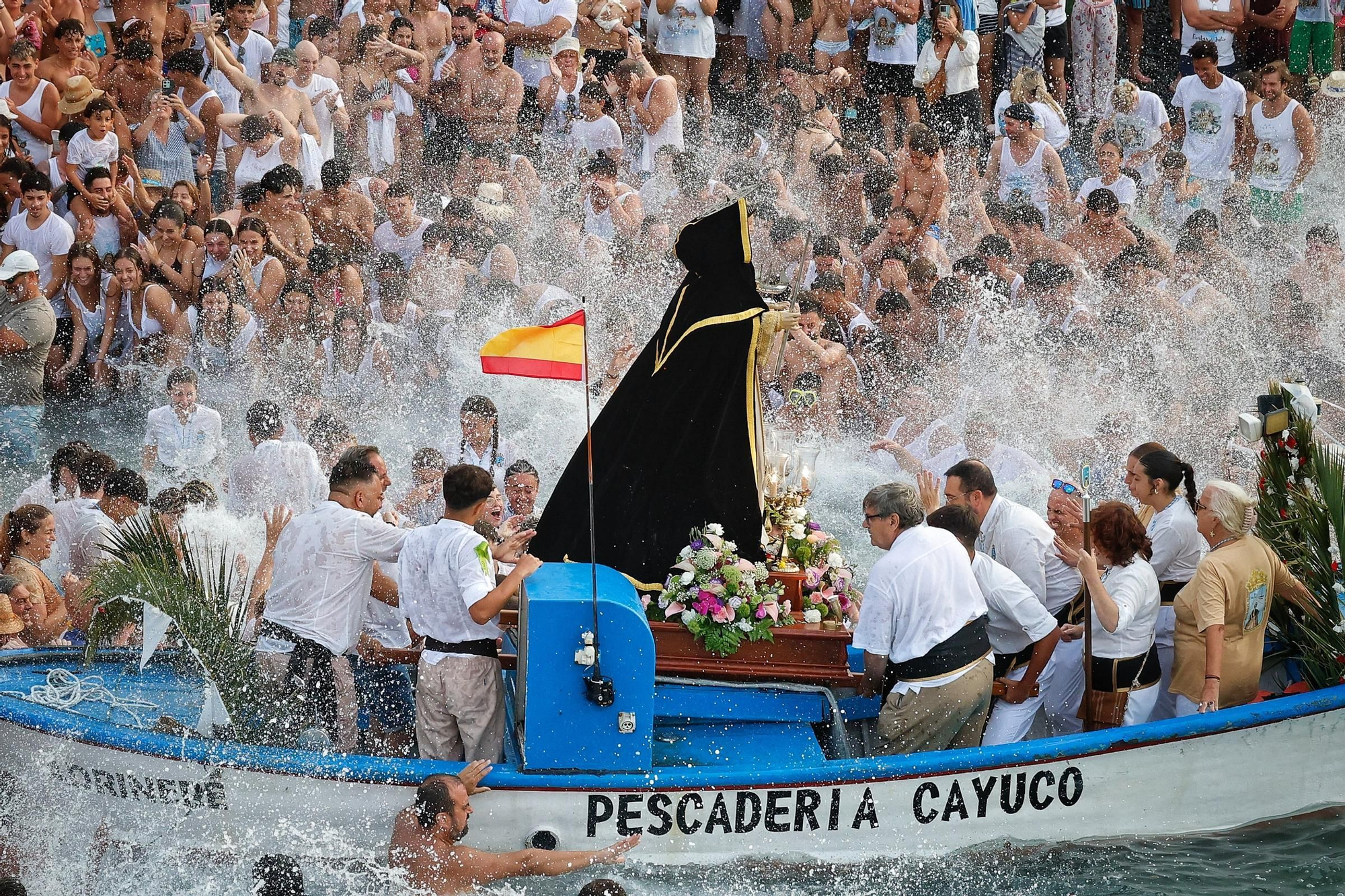Embarcación de la Virgen del Carmen en el Puerto de la Cruz.