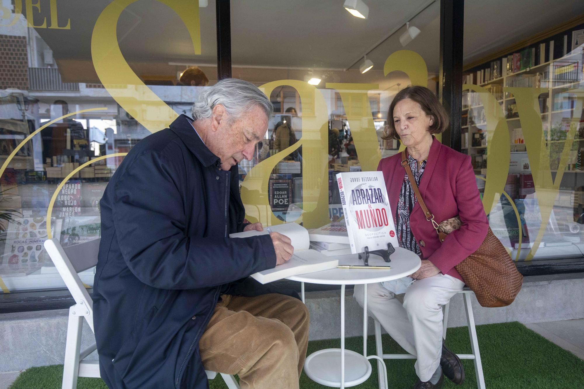 Sant Jordi en Palma revive tras la lluvia