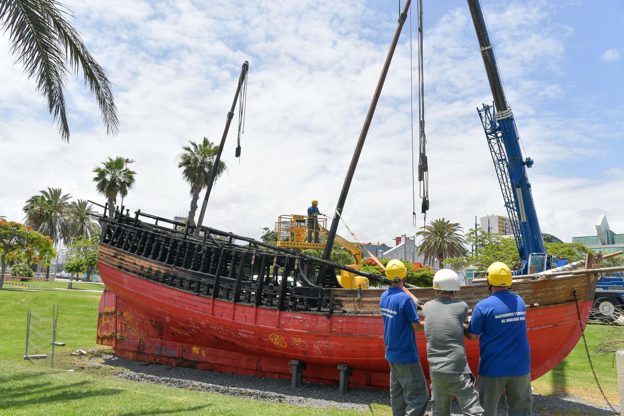 Arde la réplica de 'La Niña' en el Parque de Santa Catalina