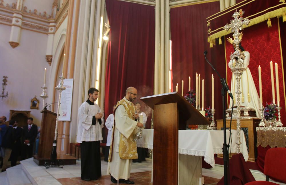 La imagen es trasladada a su templo tras tres días de exposición pública en el Palacio Episcopal, después de regresar de Sevilla, donde ha sido restaurada