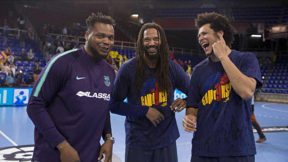 Duarte, junto a Sorhaindo y Petrus, en el Palau tras ganar la Liga Asobal