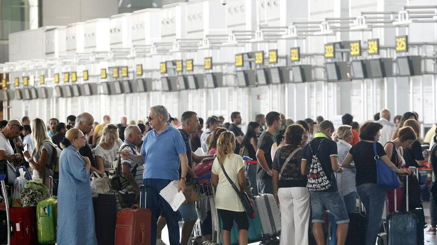 Británicos en el aeropuerto.