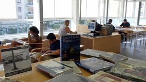 Sala de lectura en la Biblioteca de Fort Pienc