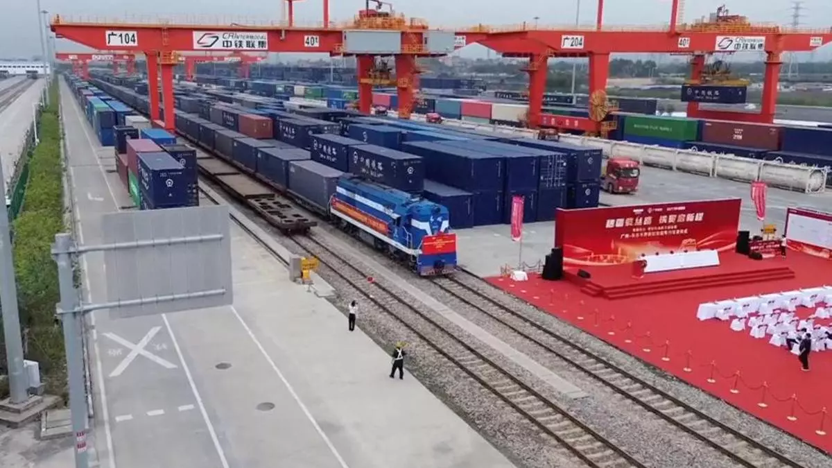 Guangzhou lanza el primer servicio de carga ferroviario-a谷reo de China hacia Europa