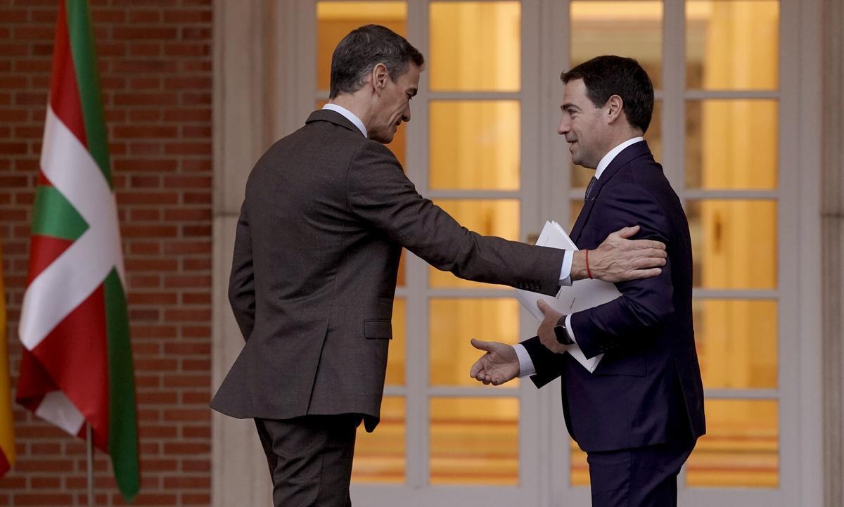 Pradales pacta amb Sánchez tancar la cessió dels aeroports en dos mesos