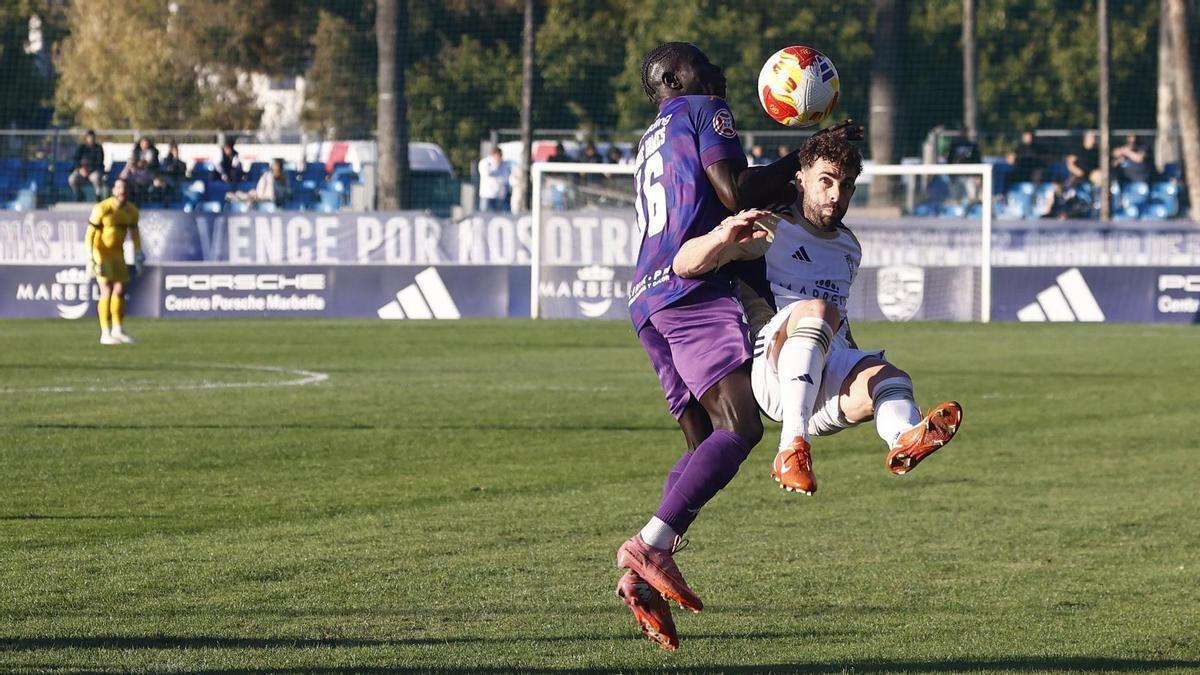 Imagen del partido de la primera vuelta jugado e Puerto Banús (Marbella) que ganó el Hércules (0-1).