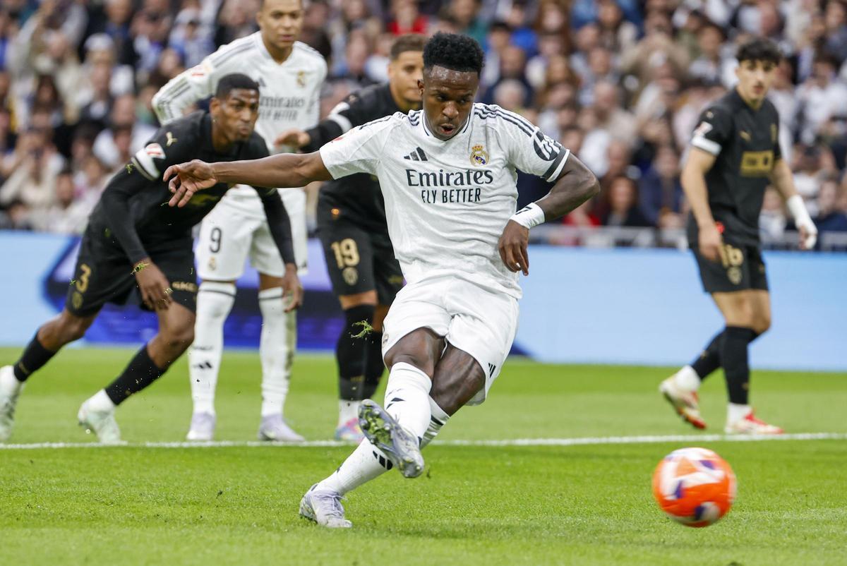 El fallo de Vinícius reabre el debate del lanzador de penaltis en el Real Madrid