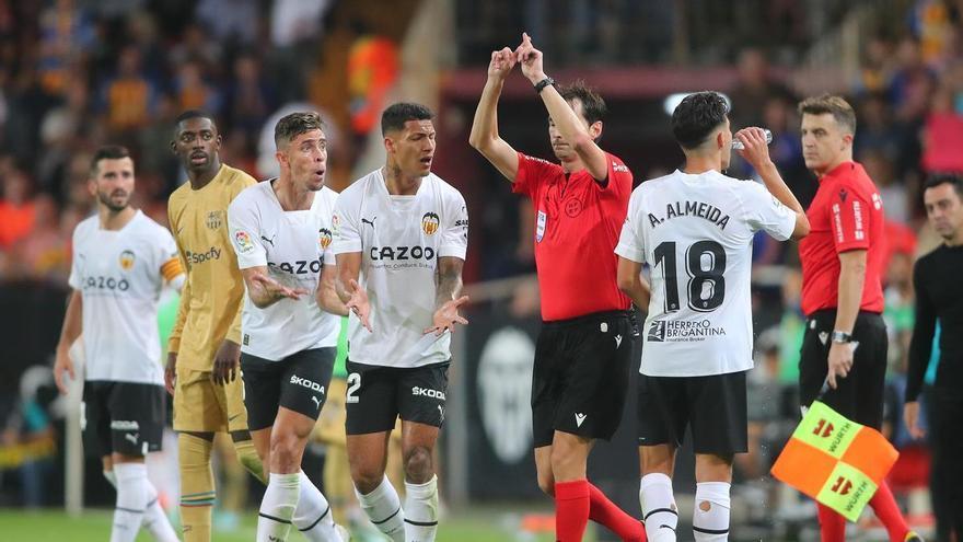 Los precedentes del Barcelona-Valencia: seis partidos sin ganar en el Camp Nou