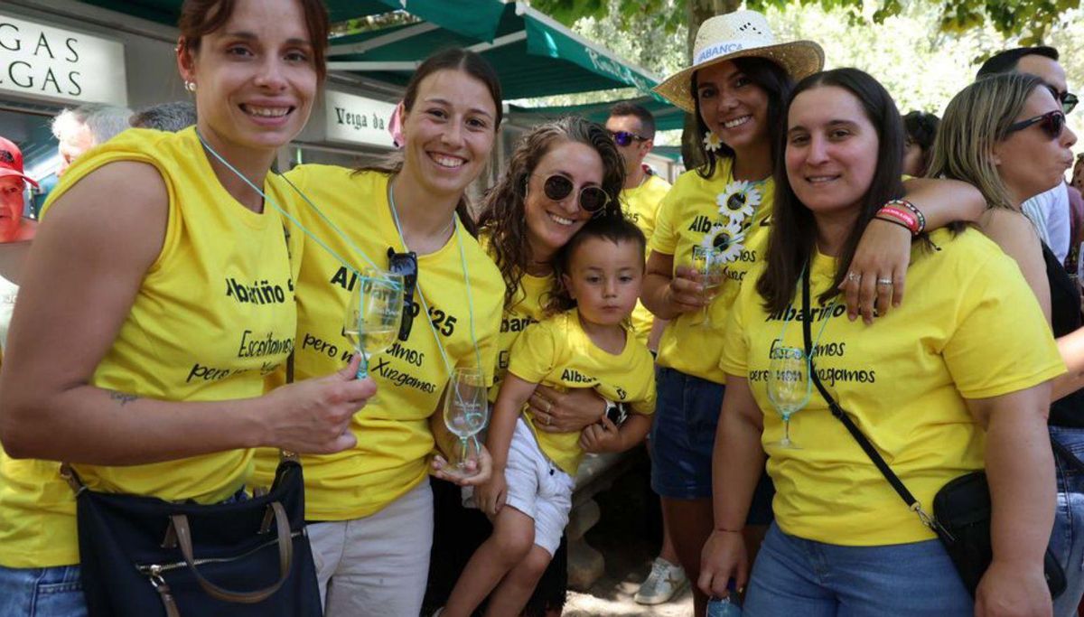 Las primeras peñas en el epicentro de la degustación. | Noé Parga