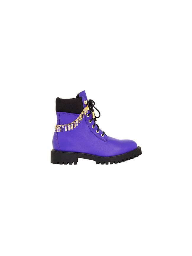 Todas las imágenes de la colección de Moschino x H&M: botas moradas