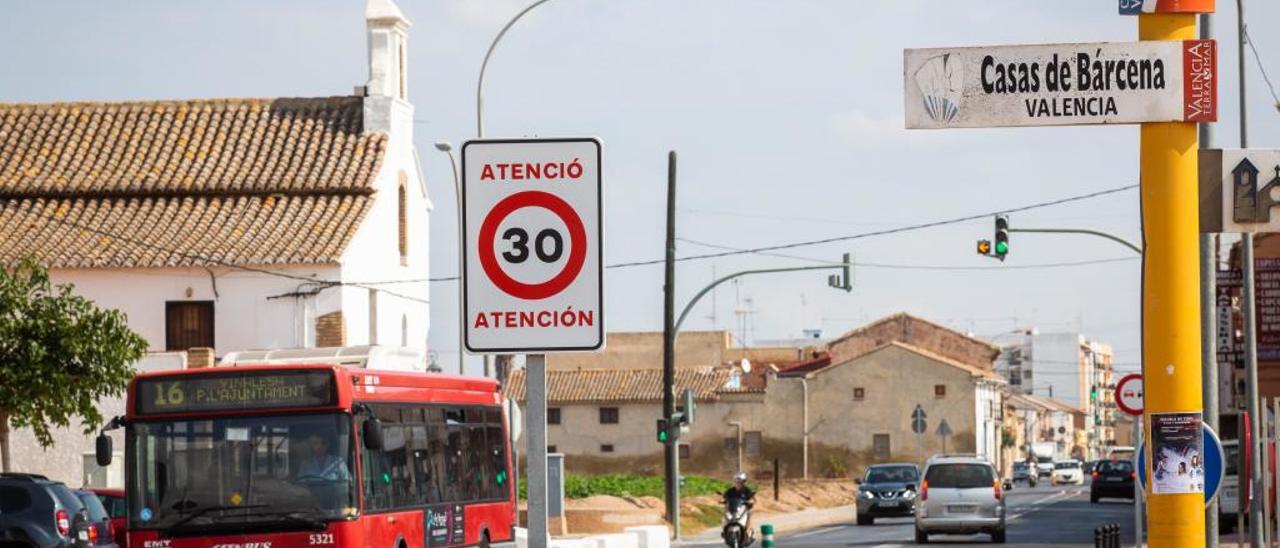 Los vecinos de Cases de Bàrcena disfrutan de servicios de Bonrepòs y a cambio los jubilados de la segunda localidad optan al Bono Oro.