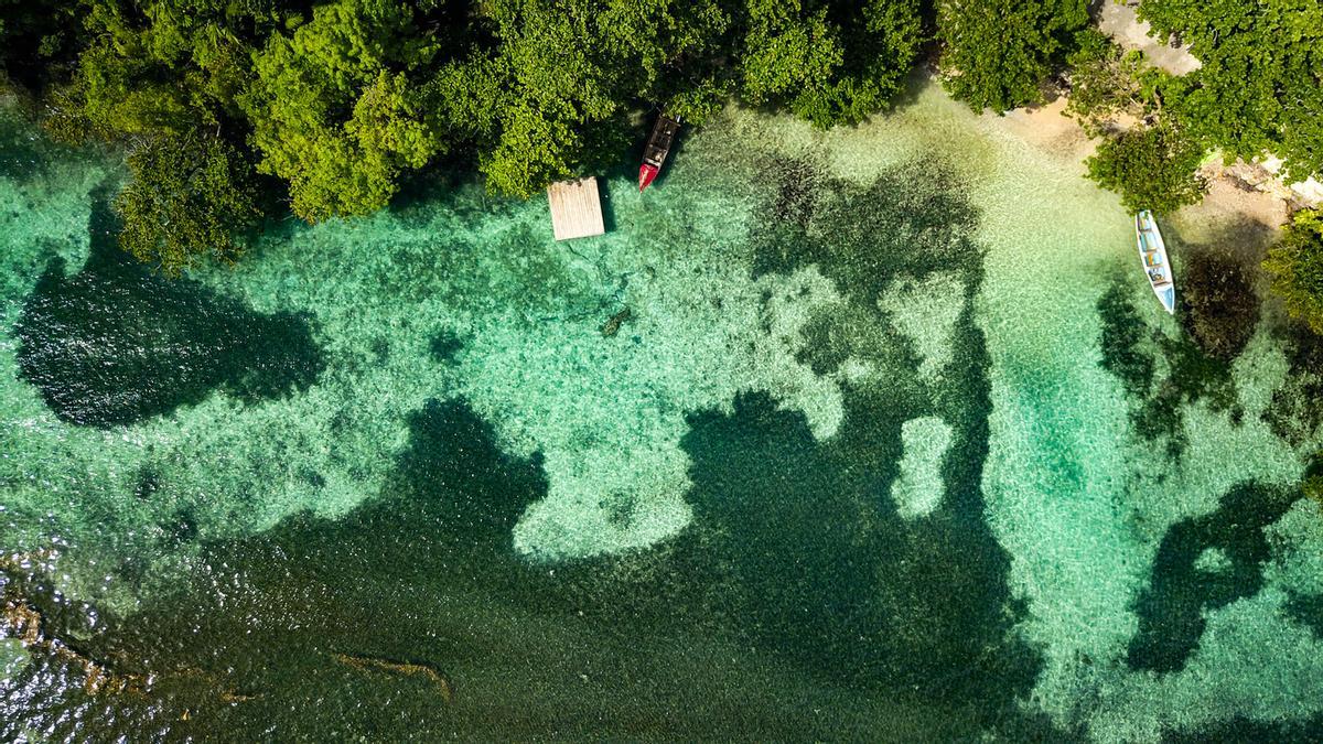 El río se funde con el mar Caribe dejando las aguas más espléndidas del país.