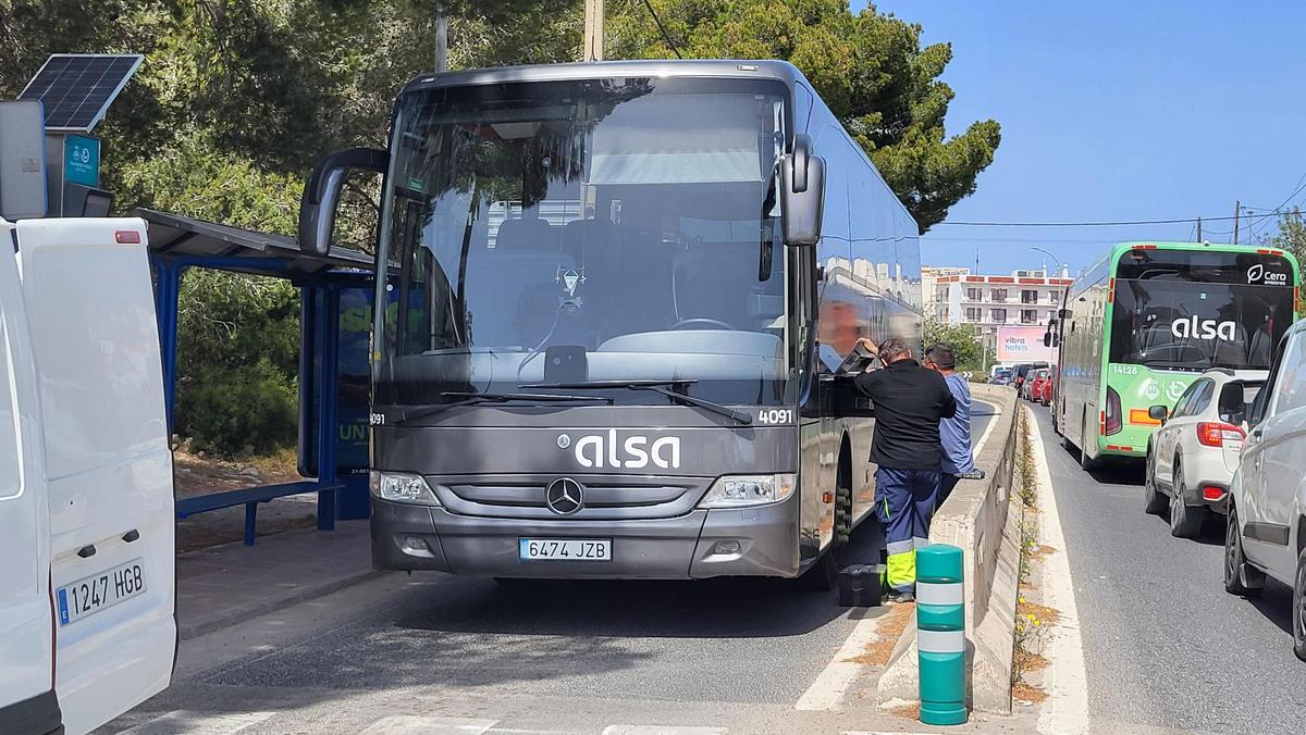 El autobús averiado.