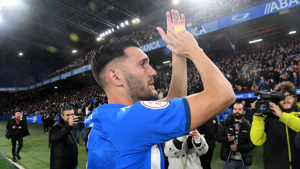 Riazor aclama a Lucas Pérez en su presentación