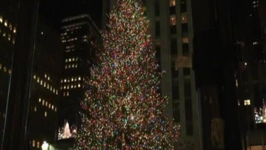 Rockefeller Center ya tiene su mítico árbol navideño