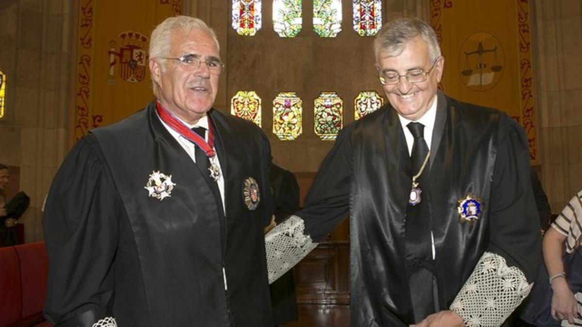 Romero de Tejada, a la izquierda, con Torres-Dulce, en la toma de posesión del primero.