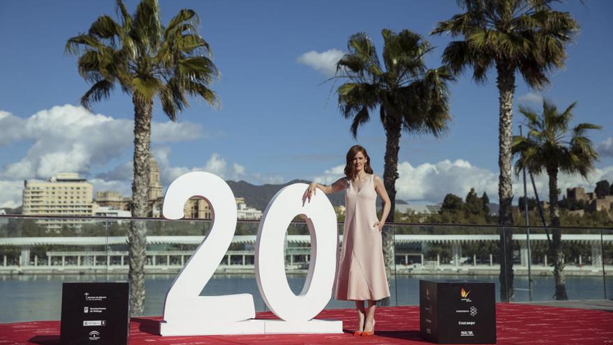 La actriz Ana Polvorosa lució el rosa en el Festival de Málaga.