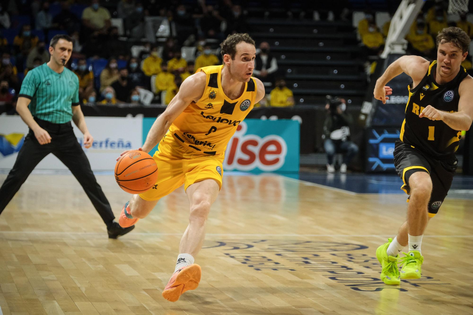 Partido Lenovo Tenerife - MHP Riesen de la Basketball Champions League.