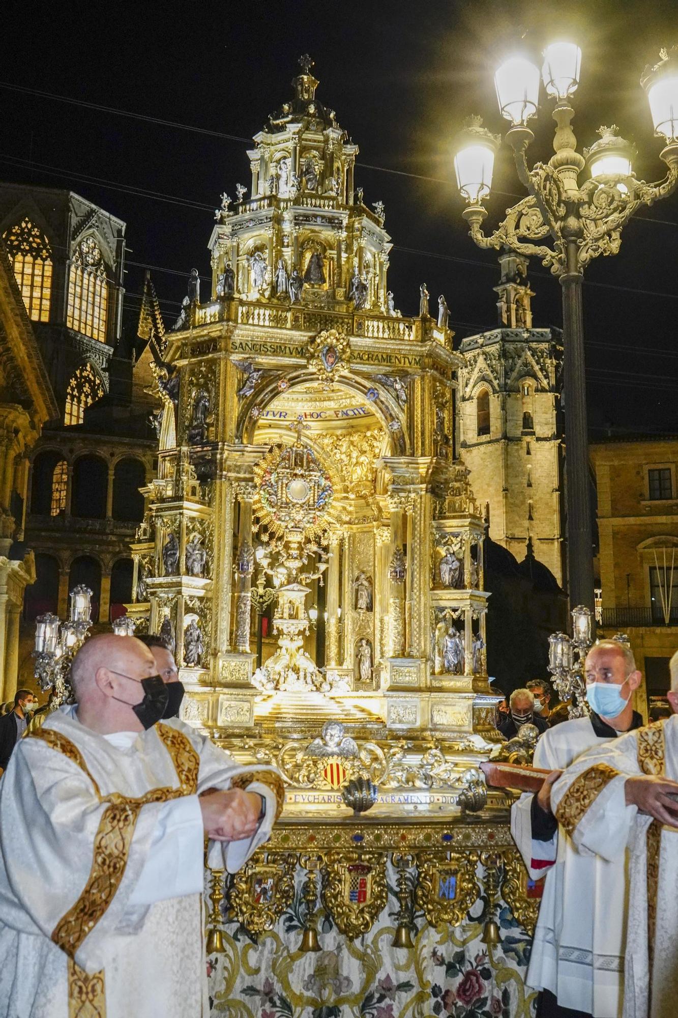 Histórica procesión nocturna de la Custodia de la Catedral