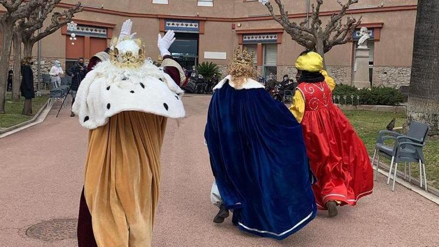 Durant el matí, els Reis Mags ja han visitat a la gent de la Residència Toribi Duran de Castelló d&#039;Empúries