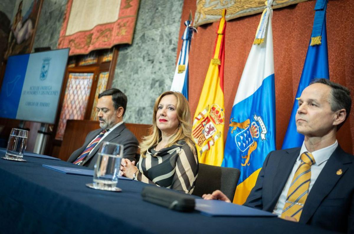 El Cabildo distingue a ocho tinerfeños por su trayectoria | ANDRÉS GUTIÉRREZ