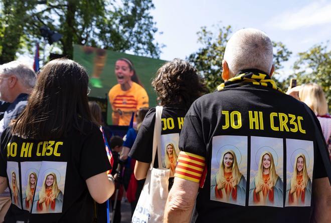 ¡Locura en Bilbao! Miles de aficionados y ambientazo en la fan zone del Barça